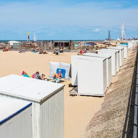 Spacious With 3 Bedrooms And Garage アパート ミデルケルケ