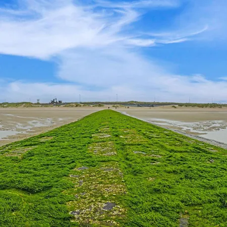 アパート Spacious With 3 Bedrooms And Garage ミデルケルケ