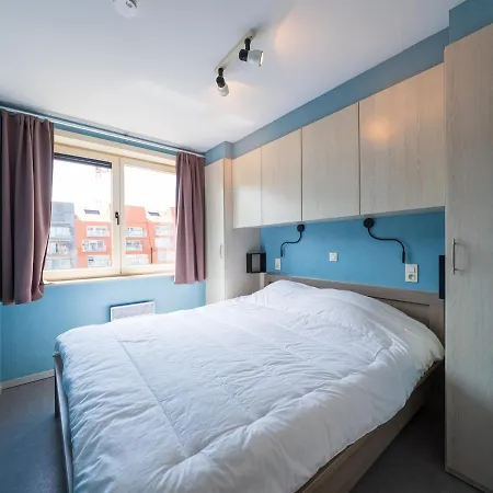 Spacious With 3 Bedrooms And Garage アパート