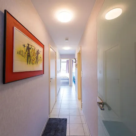 Spacious With 3 Bedrooms And Garage アパート *