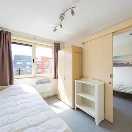 Spacious With 3 Bedrooms And Garage * ミデルケルケ