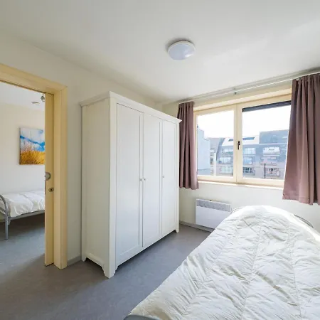 Spacious With 3 Bedrooms And Garage アパート