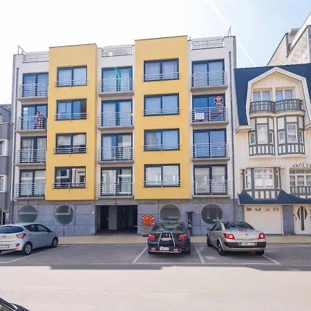 Spacious With 3 Bedrooms And Garage *